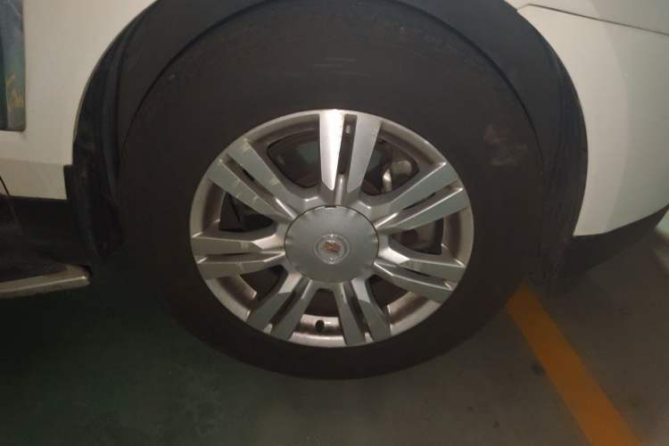 Used Cadillac SRX 2014 3.0L Luxury Model Right Front Wheel Hub
