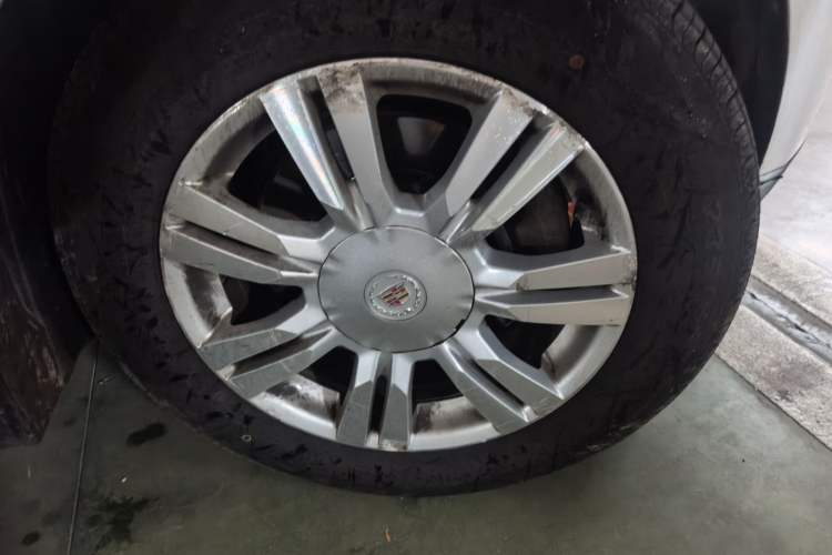 Used Cadillac SRX 2014 3.0L Comfort Model Right Front Wheel Hub