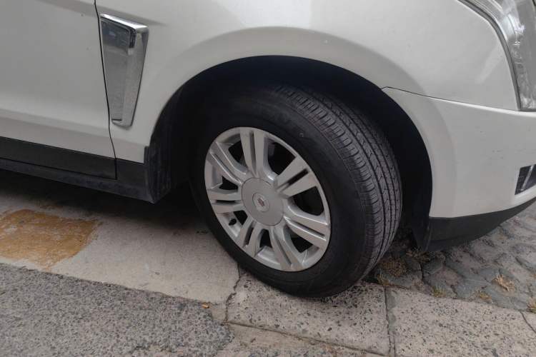 Used Cadillac SRX 2014 3.0L Elite Model Right Front Wheel Hub