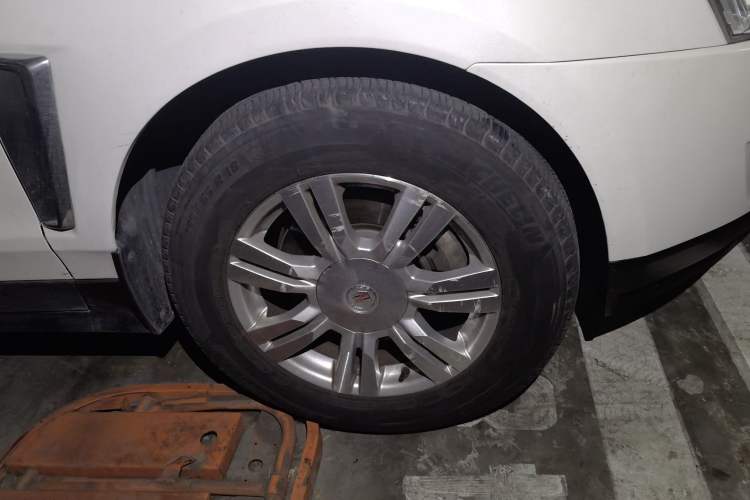 Used Cadillac SRX 2014 3.0L Elite Model Right Front Wheel Hub