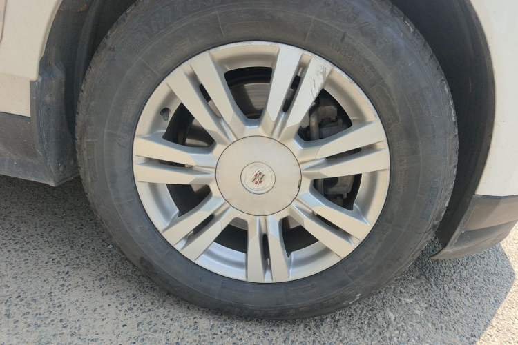 Used Cadillac SRX 2014 3.0L Elite Model Right Front Wheel Hub