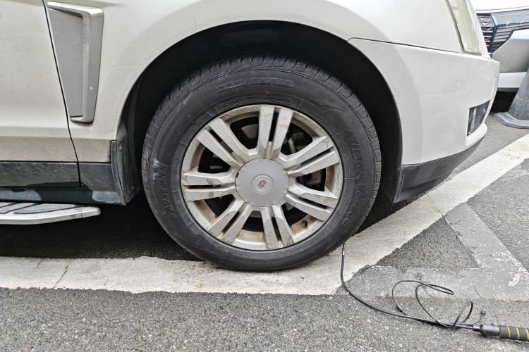 Used Cadillac SRX 2014 3.0L Comfort Model Right Front Wheel Hub