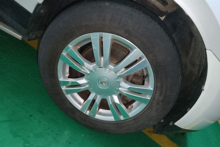 Used Cadillac SRX 2014 3.0L Comfort Model Right Front Wheel Hub