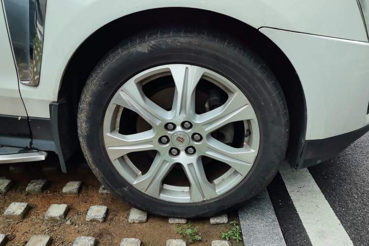 Used Cadillac SRX 2014 3.0L Luxury Model Right Front Wheel Hub