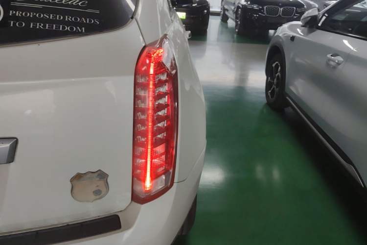 Used Cadillac SRX 2014 3.0L Comfort Model Right Rear Taillight