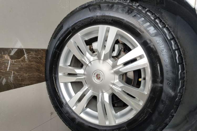 Used Cadillac SRX 2014 3.0L Elite Model Right Rear Wheel Hub