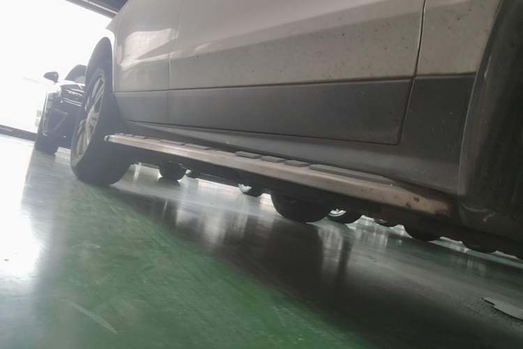 Used Cadillac SRX 2014 3.0L Comfort Model Right Side Sill