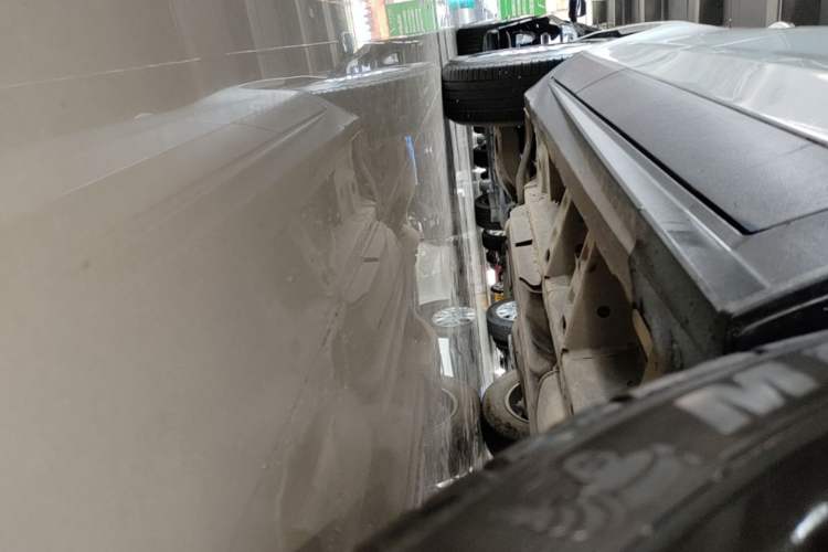 Used Cadillac SRX 2014 3.0L Elite Model Right Side Sill