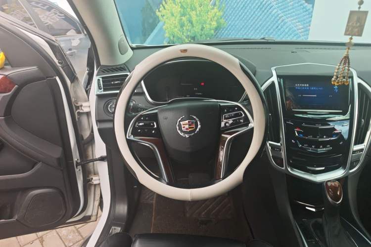 Used Cadillac SRX 2014 3.0L Elite Model Steering Wheel