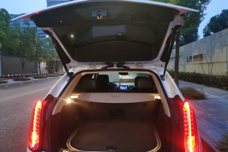Used Cadillac SRX 2014 3.0L Elite Model Trunk