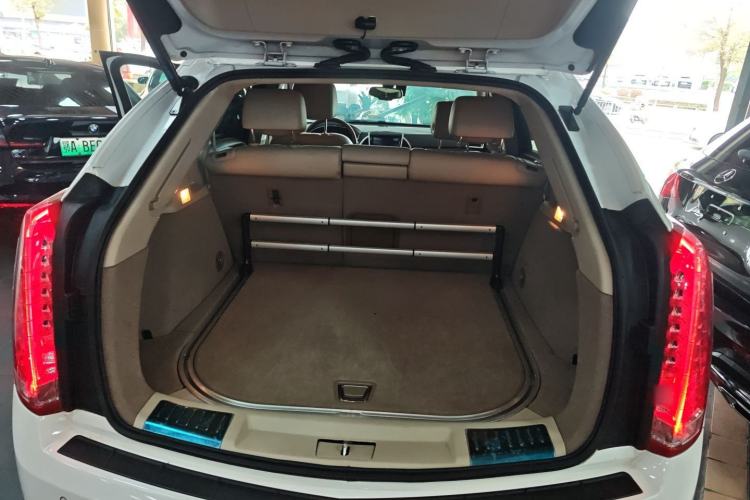 Used Cadillac SRX 2014 3.0L Elite Model Trunk