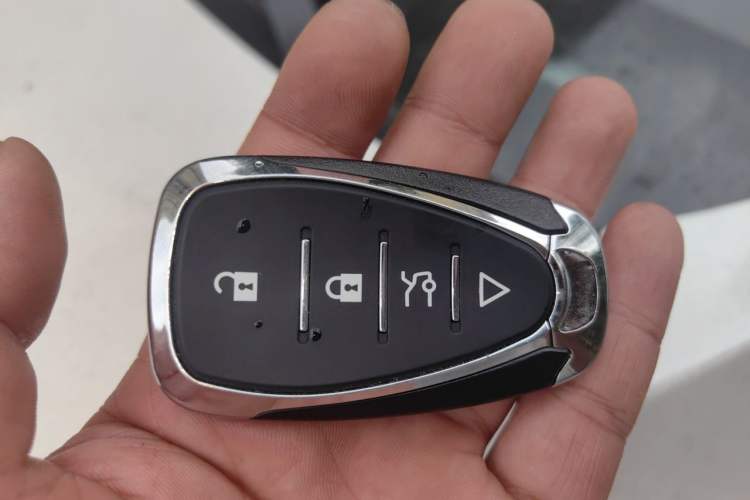 Used Cadillac SRX 2014 3.0L Elite Model Vehicle Key