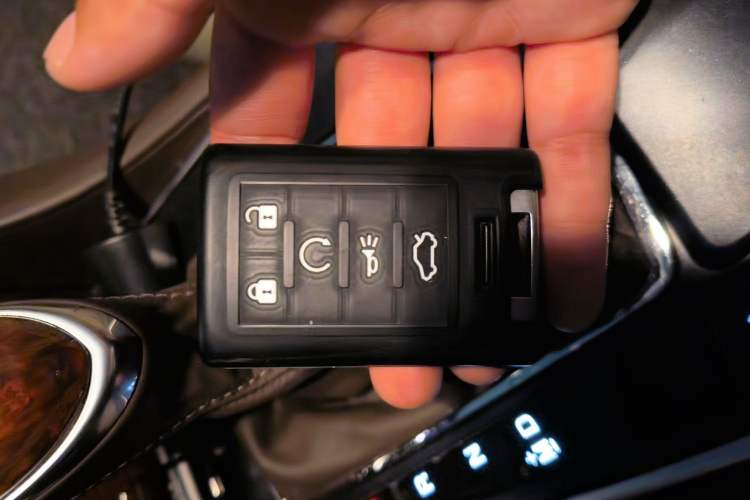 Used Cadillac SRX 2014 3.0L Elite Model Vehicle Key