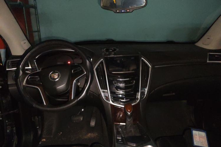 Used Cadillac SRX 2015 3.0L Elite Model Center Console