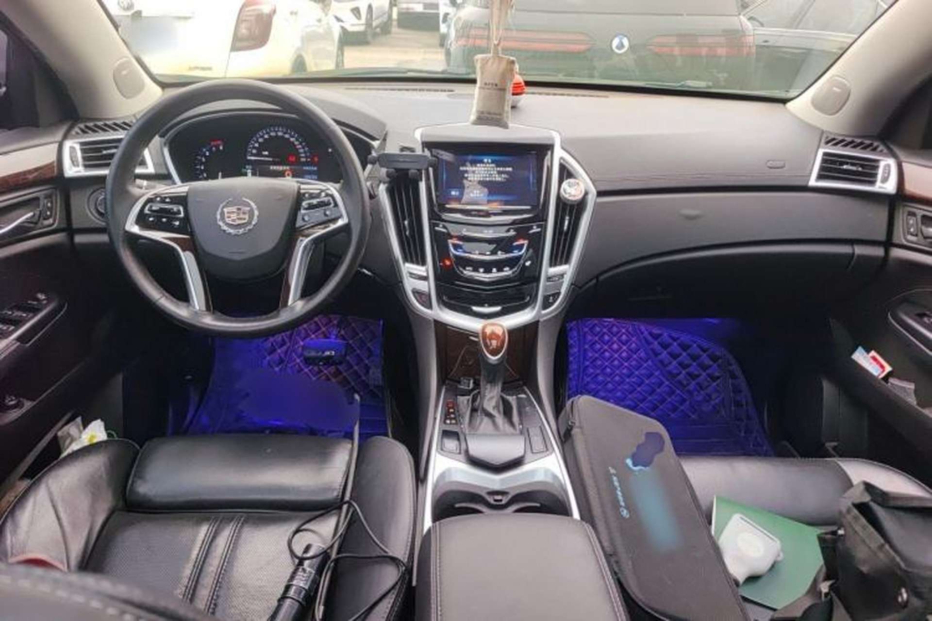 Used Cadillac SRX 2015 3.0L Elite Model Center Console
