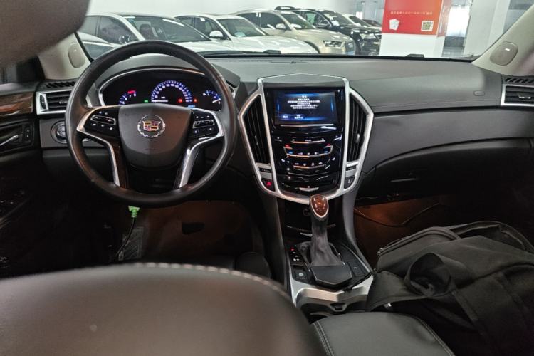 Used Cadillac SRX 2015 3.0L Elite Model Center Console
