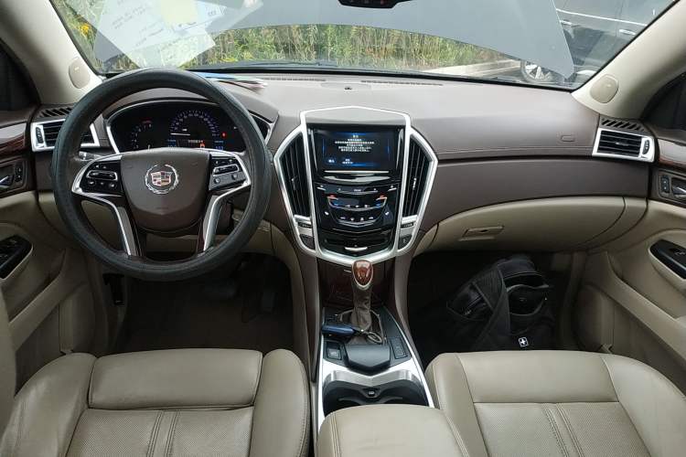Used Cadillac SRX 2015 3.0L Elite Model Center Console