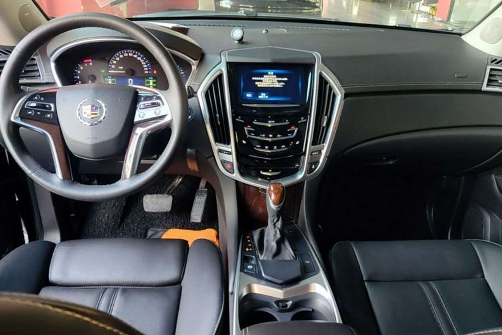 Used Cadillac SRX 2015 3.0L Elite Model Center Console
