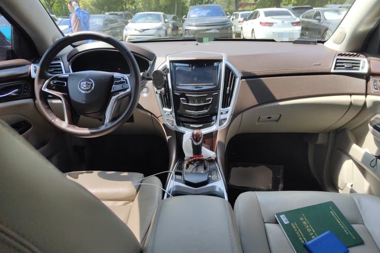 Used Cadillac SRX 2015 3.0L Elite Model Center Console
