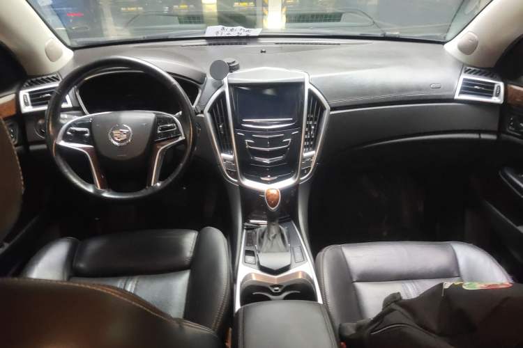 Used Cadillac SRX 2015 3.0L Elite Model Center Console