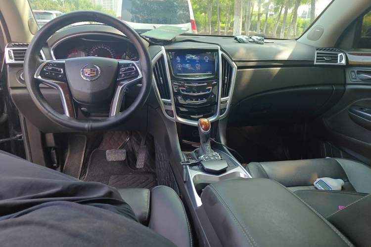 Used Cadillac SRX 2015 3.0L Elite Model Center Console