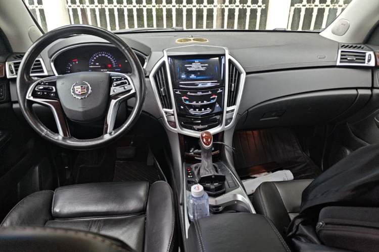 Used Cadillac SRX 2015 3.0L Elite Model Center Console