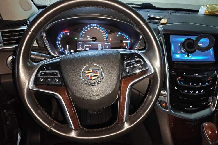 Used Cadillac SRX 2015 3.0L Leading Model Center Console