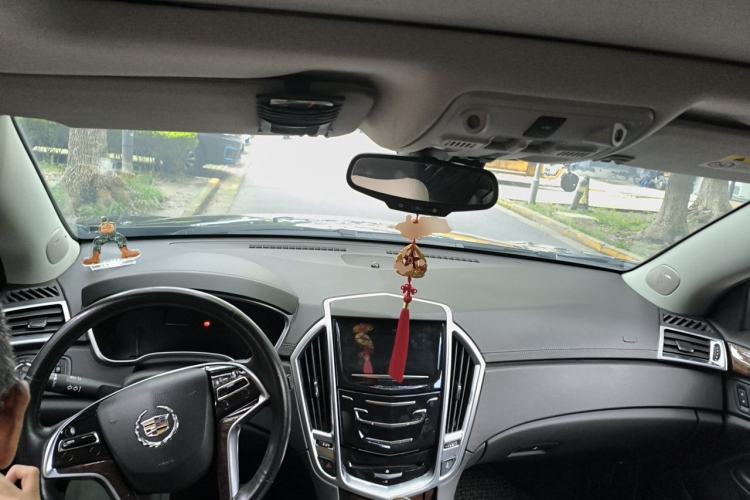 Used Cadillac SRX 2015 3.0L Elite Model Center Console