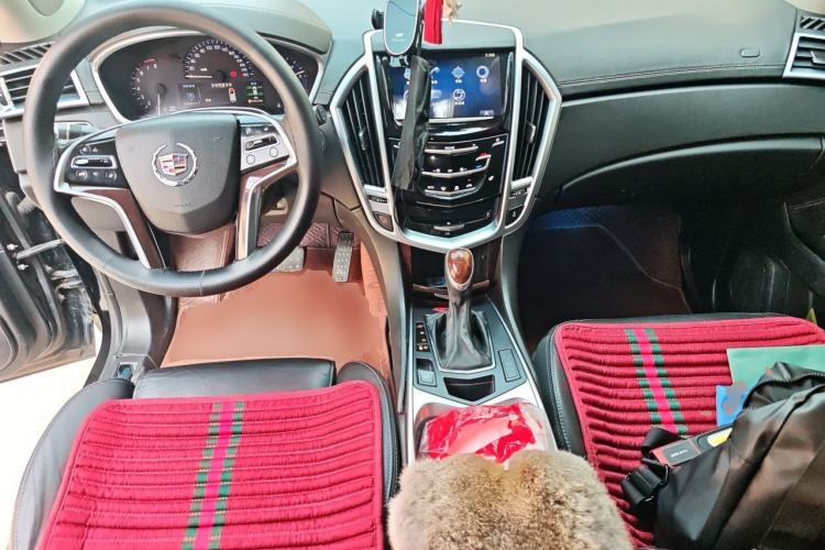 Used Cadillac SRX 2015 3.0L Elite Model Center Console