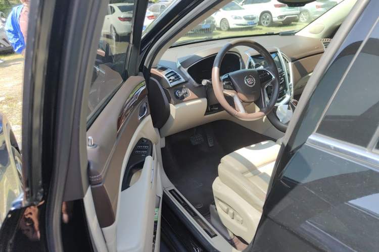 Used Cadillac SRX 2015 3.0L Elite Model Driver Seat