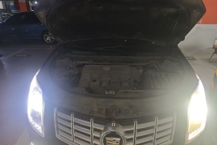 Used Cadillac SRX 2015 3.0L Comfort Version Engine Bay