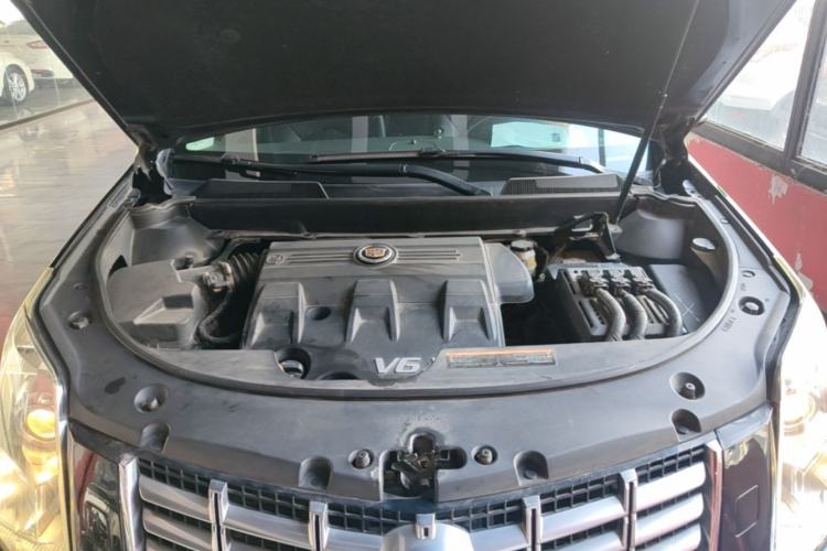 Used Cadillac SRX 2015 3.0L Elite Model Engine Bay