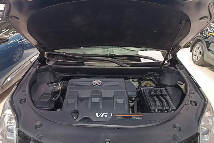Used Cadillac SRX 2015 3.0L Elite Model Engine Bay