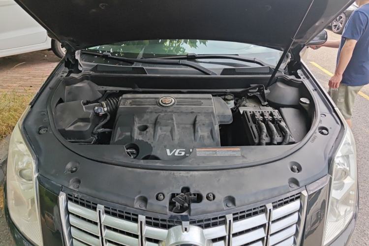 Used Cadillac SRX 2015 3.0L Comfort Version Engine Bay