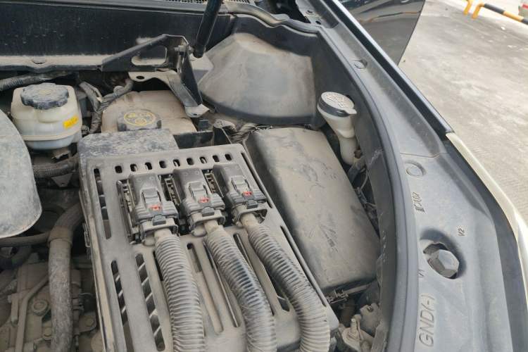 Used Cadillac SRX 2015 3.0L Elite Model Engine Bay Left