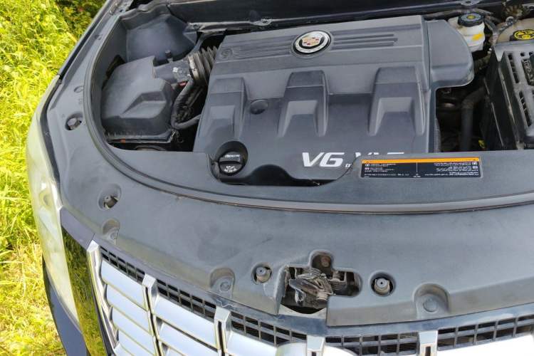 Used Cadillac SRX 2015 3.0L Elite Model Engine Bay Right