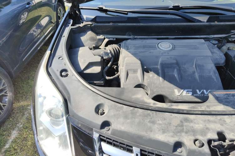 Used Cadillac SRX 2015 3.0L Elite Model Engine Bay Right