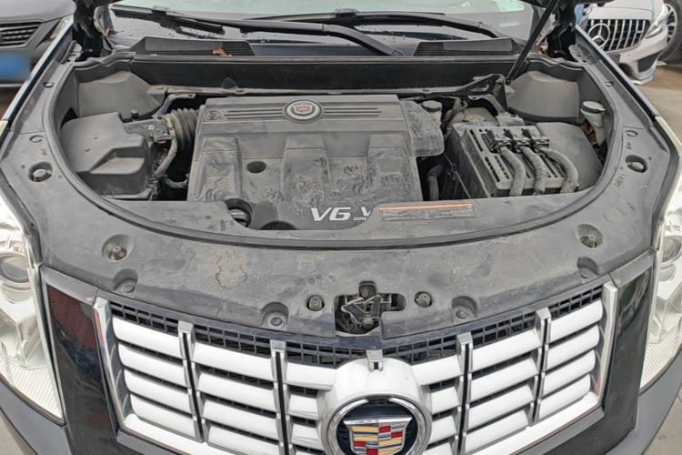Used Cadillac SRX 2015 3.0L Comfort Version Engine Bay