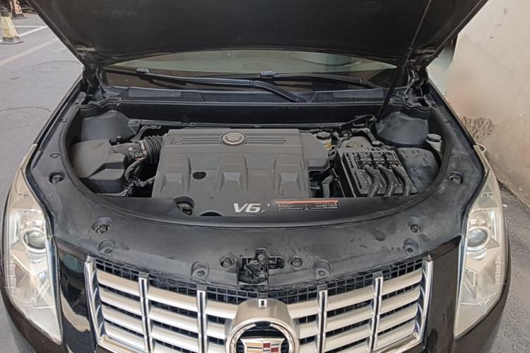Used Cadillac SRX 2015 3.0L Comfort Version Engine Bay