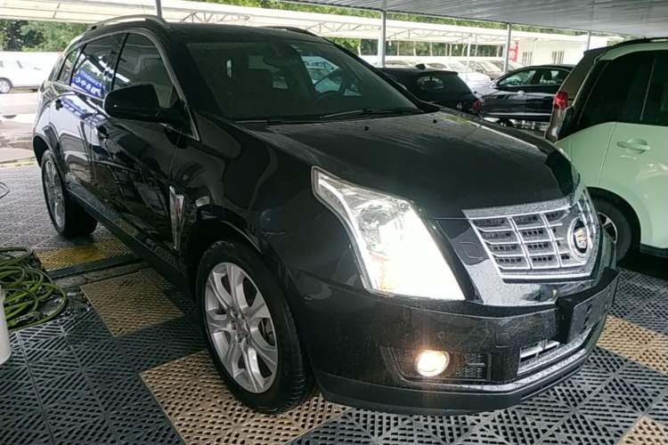 Used Cadillac SRX 2015 3.0L Leading Model Front Right 45 Deg