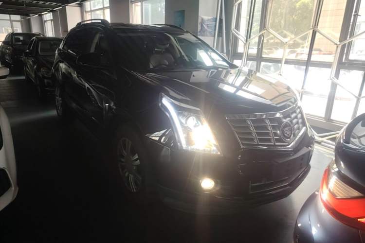 Used Cadillac SRX 2015 3.0L Elite Model Front Right 45 Deg