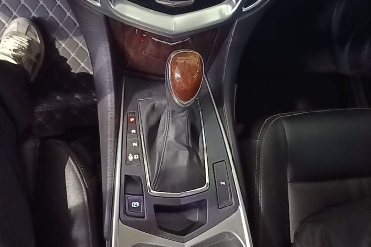 Used Cadillac SRX 2015 3.0L Elite Model Gear Lever