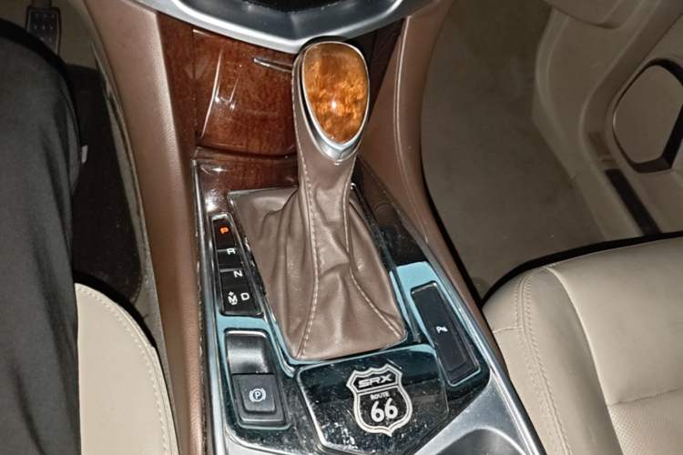 Used Cadillac SRX 2015 3.0L Elite Model Gear Lever