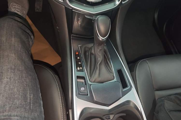 Used Cadillac SRX 2015 3.0L Comfort Version Gear Lever