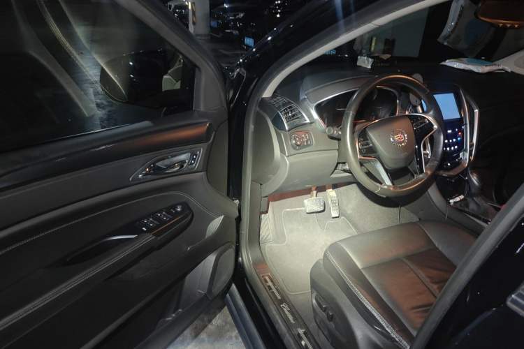 Used Cadillac SRX 2015 3.0L Comfort Version Interior 3