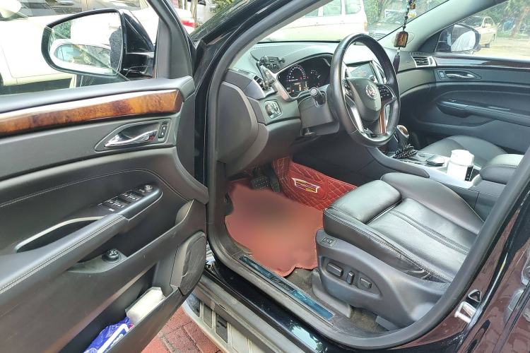 Used Cadillac SRX 2015 3.0L Elite Model Interior 3