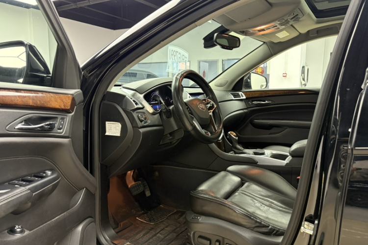 Used Cadillac SRX 2015 3.0L Elite Model Interior 4