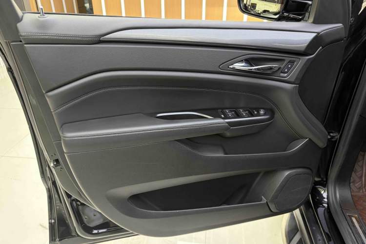 Used Cadillac SRX 2015 3.0L Comfort Version Interior 7