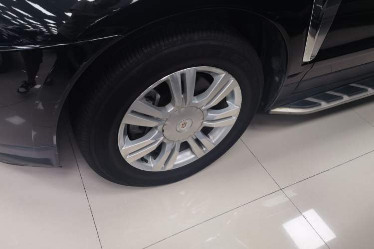 Used Cadillac SRX 2015 3.0L Comfort Version Left Front Wheel Hub