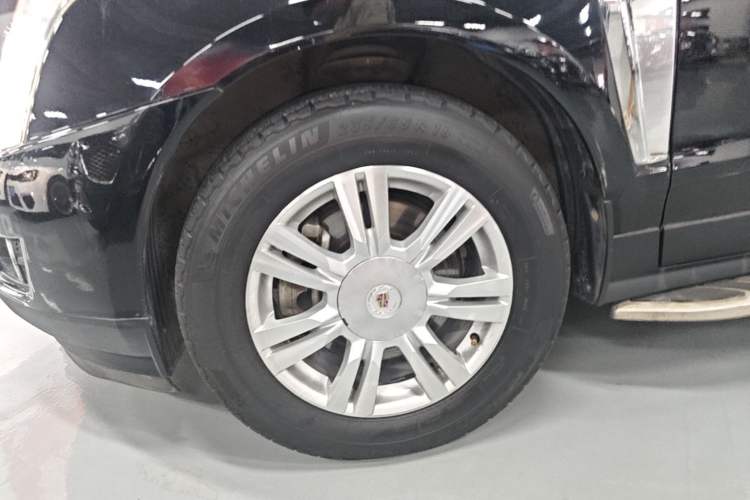 Used Cadillac SRX 2015 3.0L Elite Model Left Front Wheel Hub